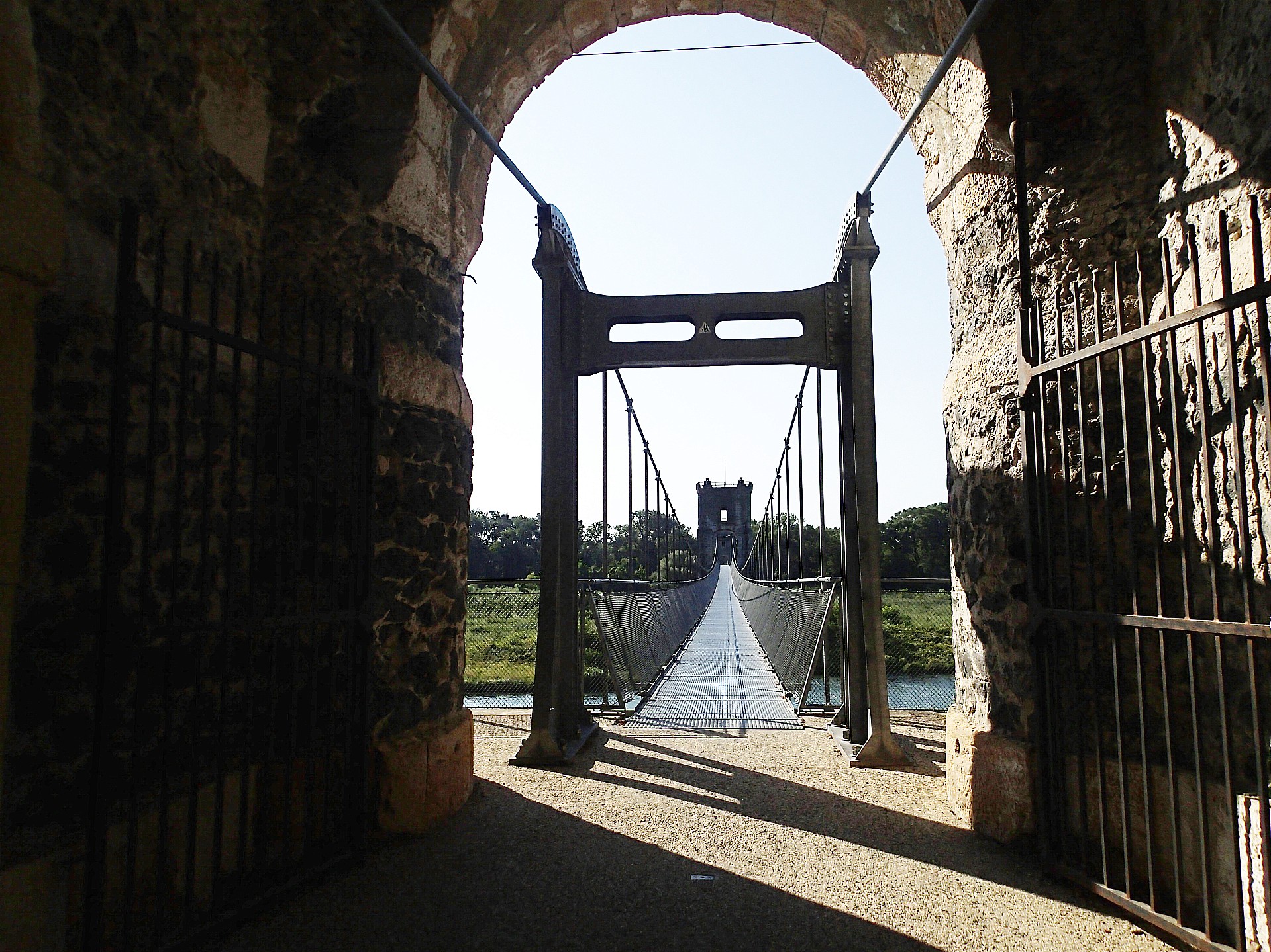 Le pont de Roquemaure.