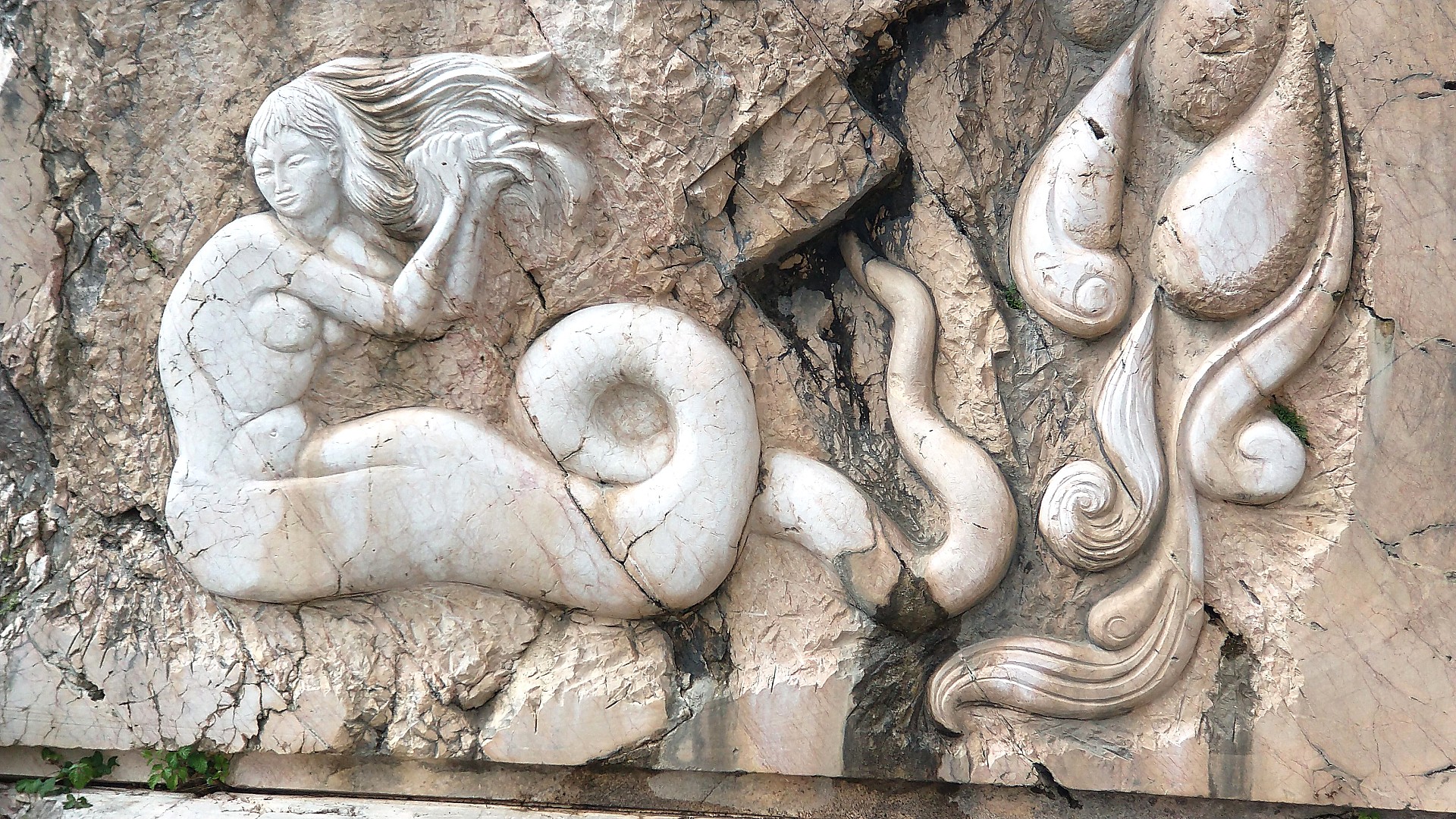 La roche sculptée - Lac de Barterand