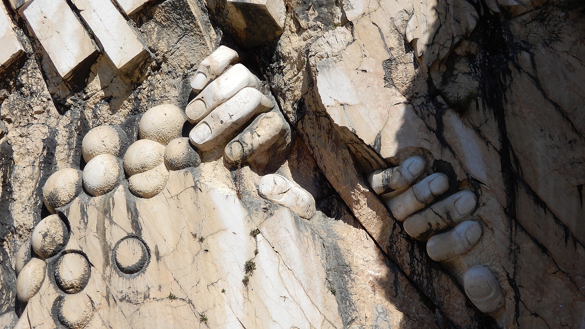 La Roche Sculptée - Lac de Barterand