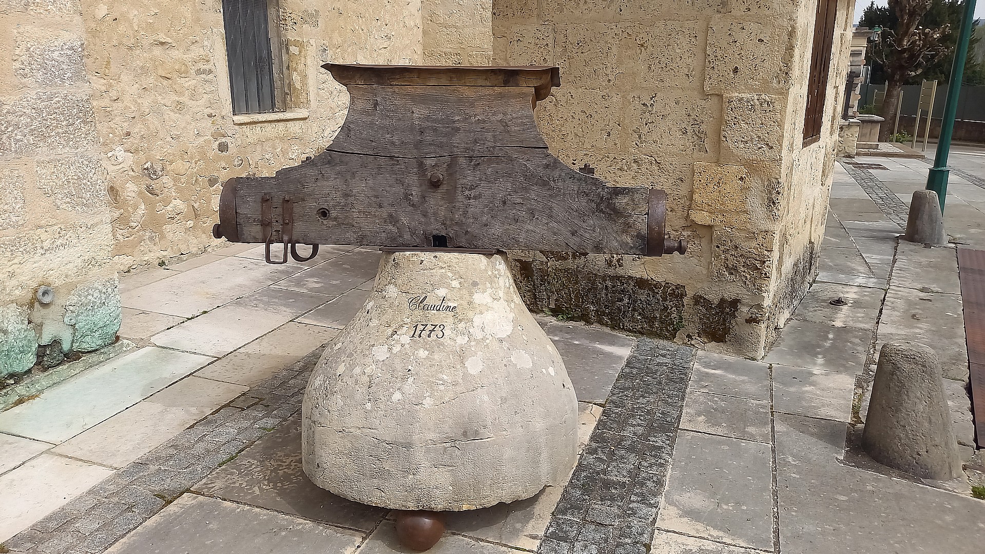 Cloche de pierre - Ceyzérieu