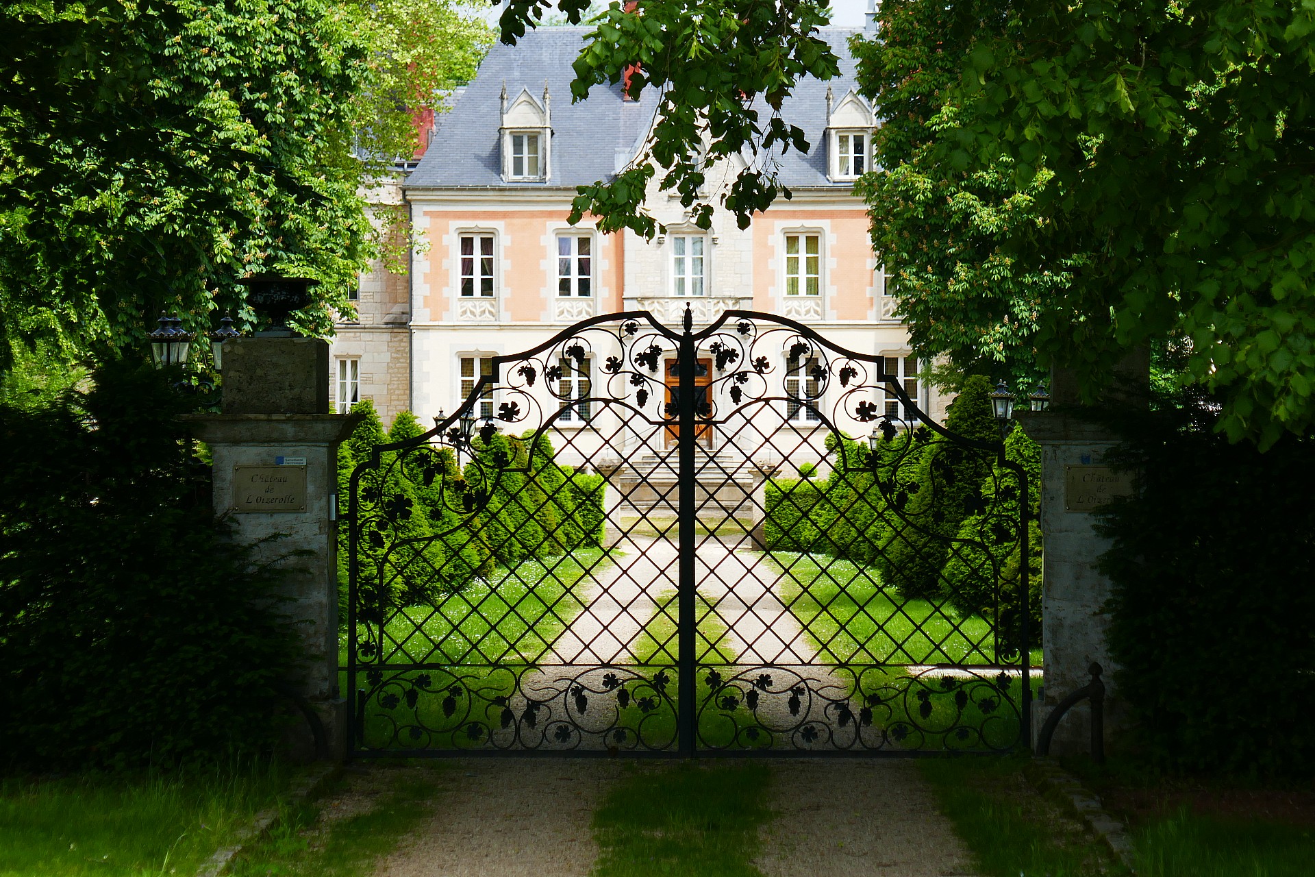 De plus près.