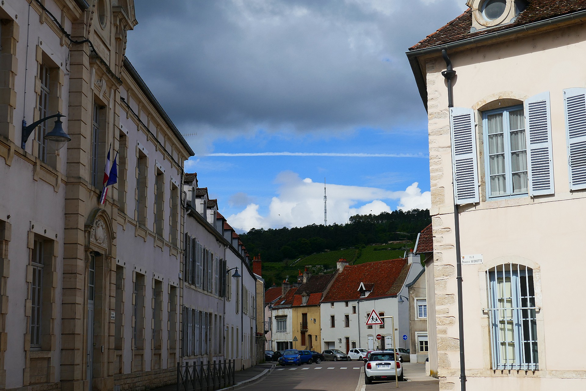 Boucle au centre ville dominé par des vignes.