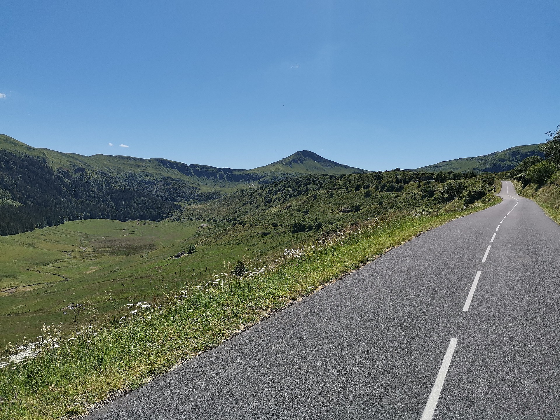 Entre Lavigerie et le col de Serre, l'objectif est au fond