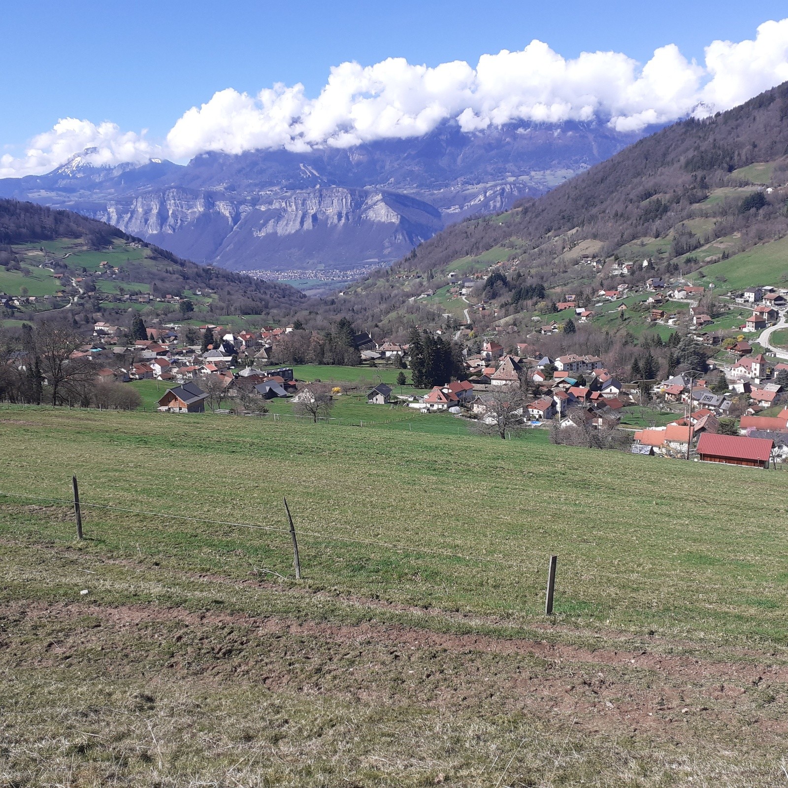 Montée au dessus de Theys