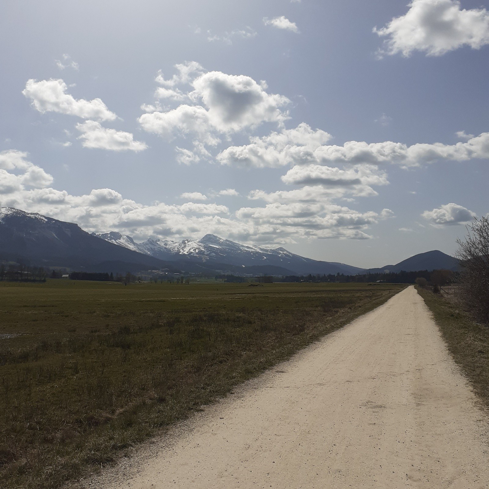 La via à la sortie de Lans