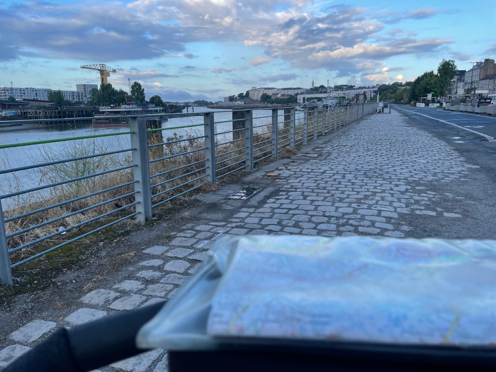 #4 Départ matinal, je rejoins rapidement la Loire direction ouest... Départ matinal, je rejoins rapidement la Loire direction ouest...