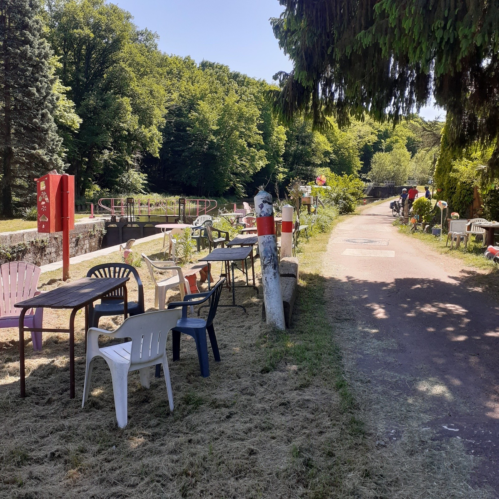 #12 Les 16 marches, suite d Les 16 marches, suite d'écluses sur le canal du Nivernais