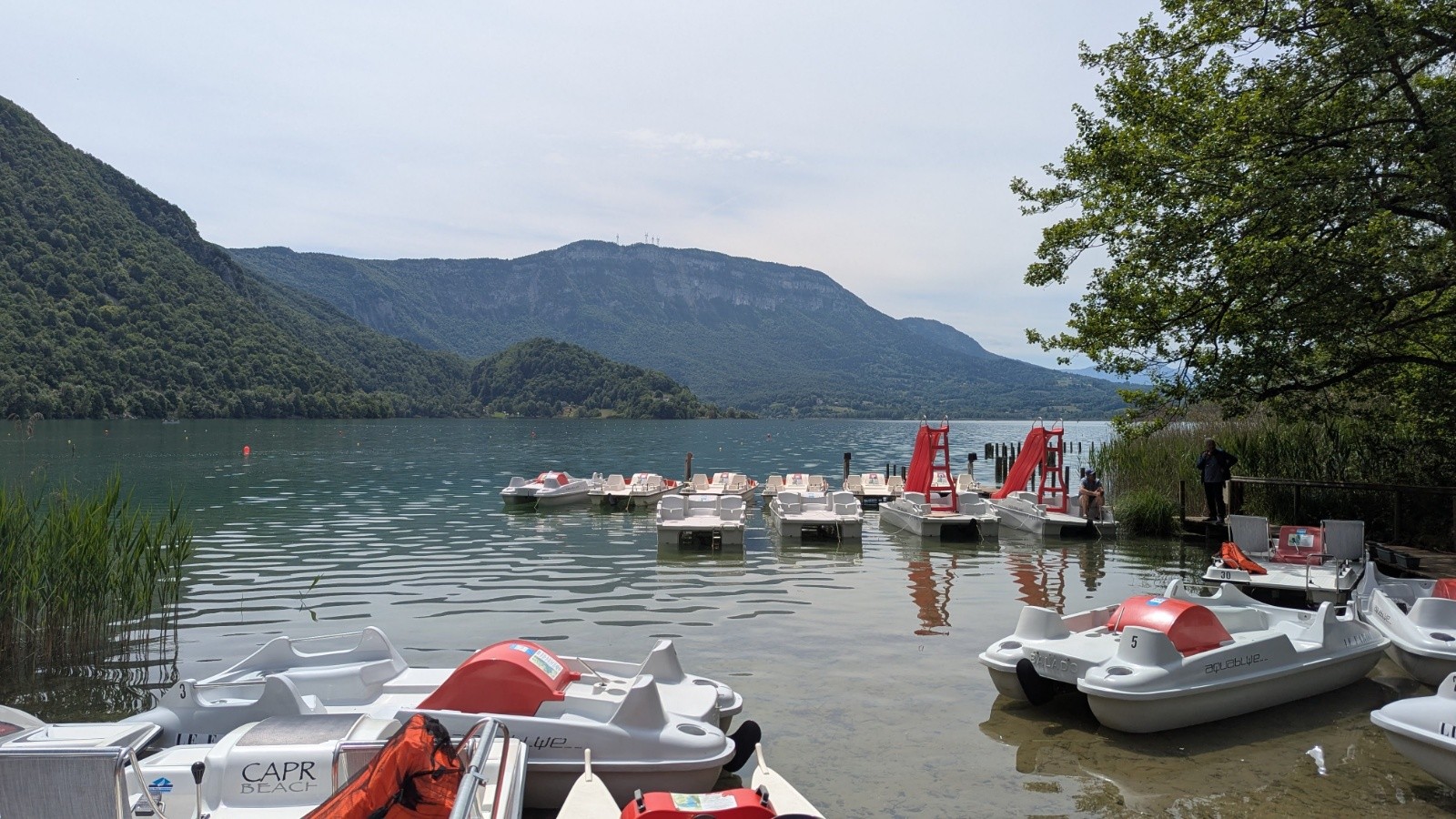 #4 Aiguebelette et le snack en bord de lac Aiguebelette et le snack en bord de lac
