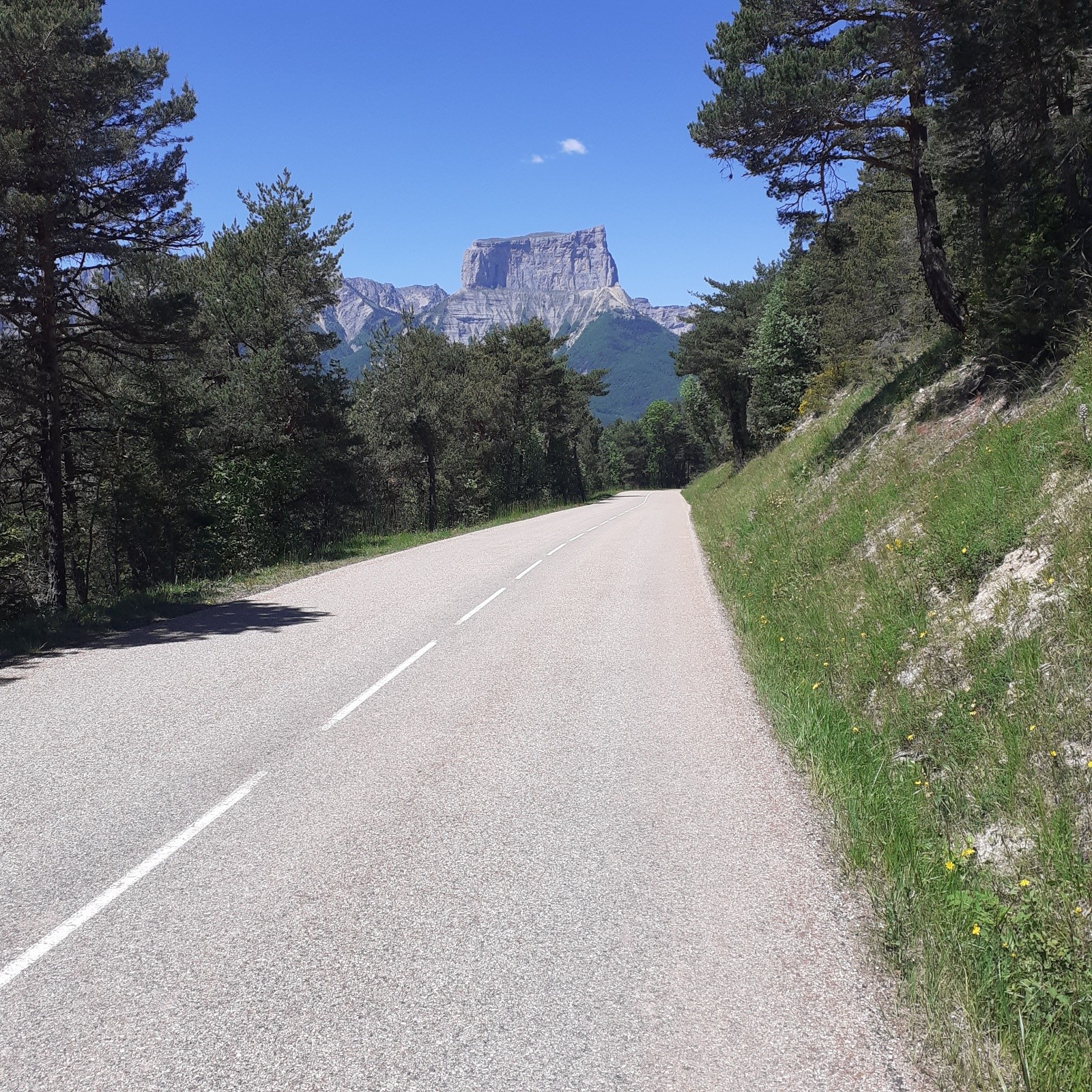 #26 J3, Mont Aiguille depuis la descente vers Chichiliane J3, Mont Aiguille depuis la descente vers Chichiliane