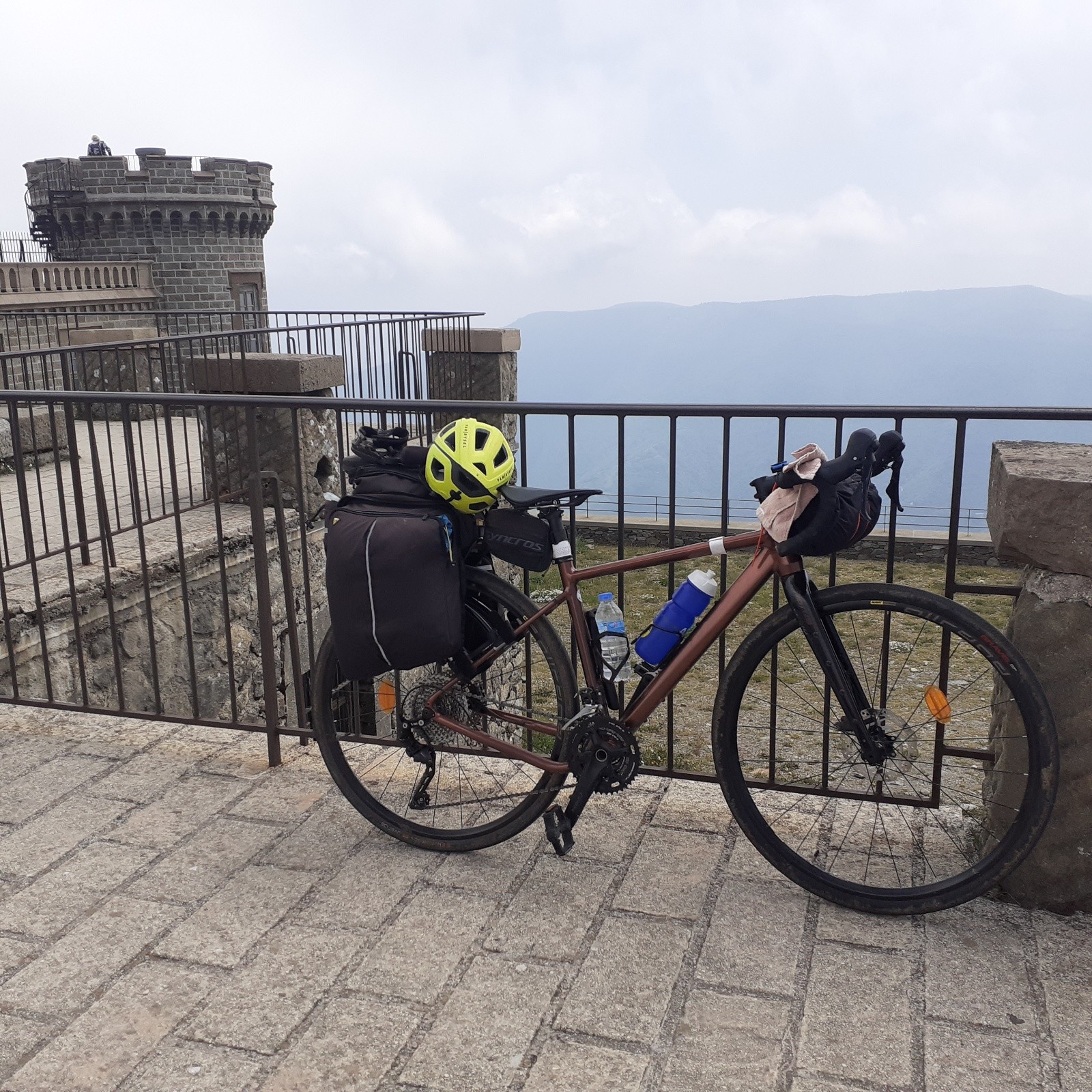 #32 J5, depuis le sommet de l J5, depuis le sommet de l'Aigoual, dommage pour la mauvaise visibilité