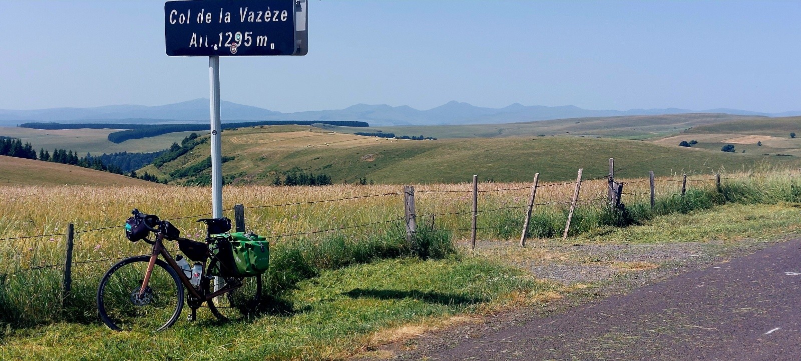  Cézalier et Puy Mary devant 