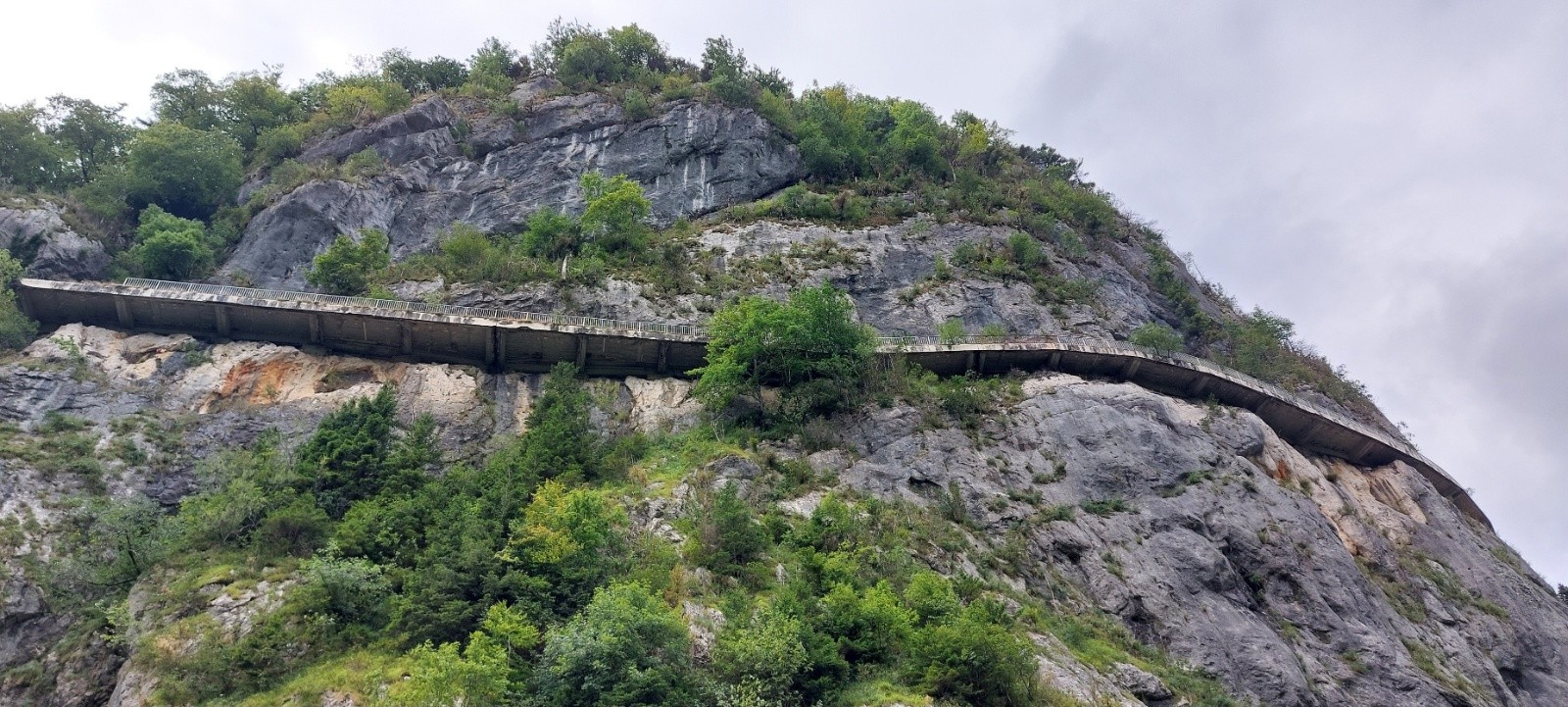 #4 Depuis la route des Buis, vue sur la route principale Depuis la route des Buis, vue sur la route principale