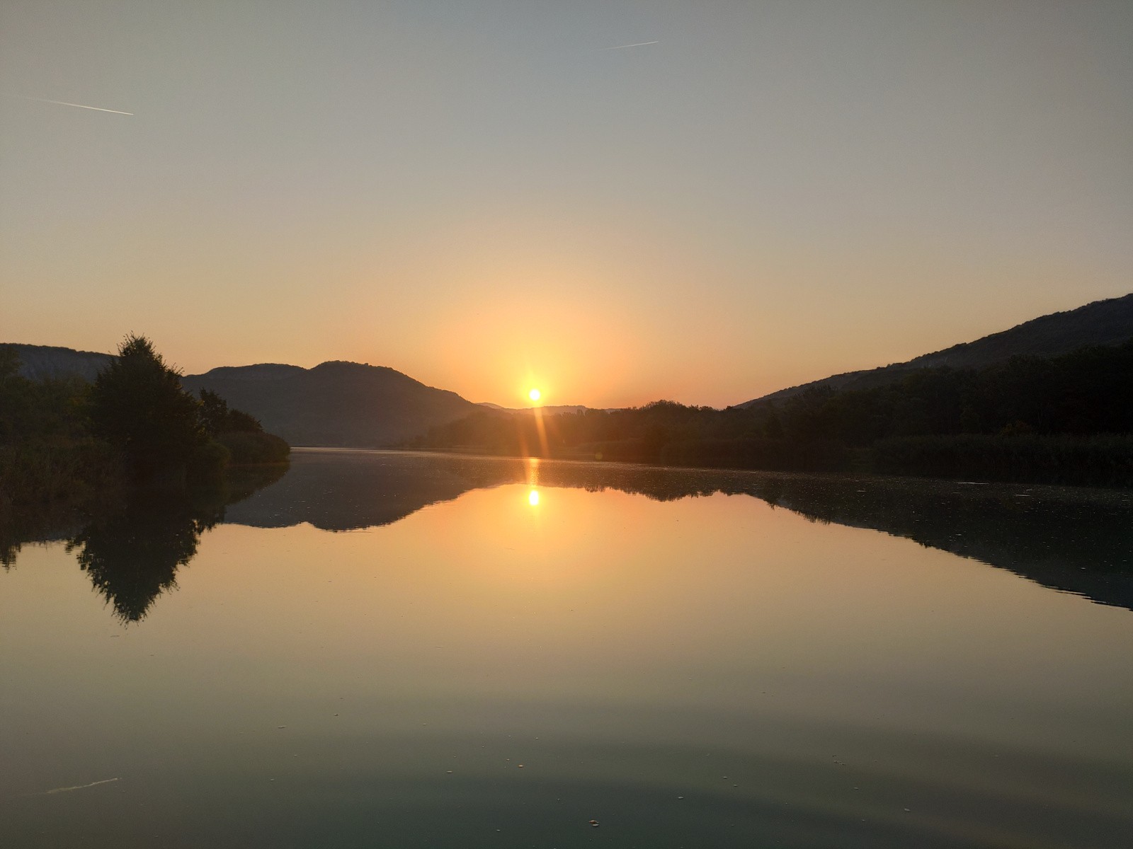 Le soleil se lève sur le Rhône 