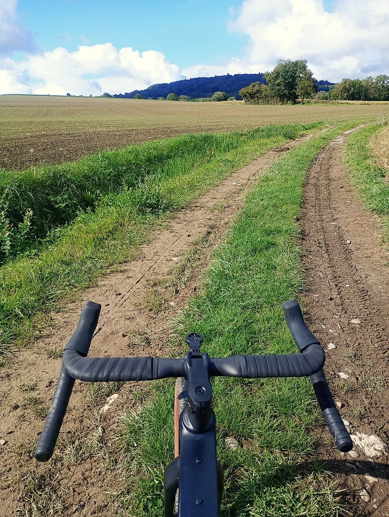 #2 Le plus gros changement : passer d Le plus gros changement : passer d'un cintre Renthal de 80cm à ce cintre gravel de 46cm