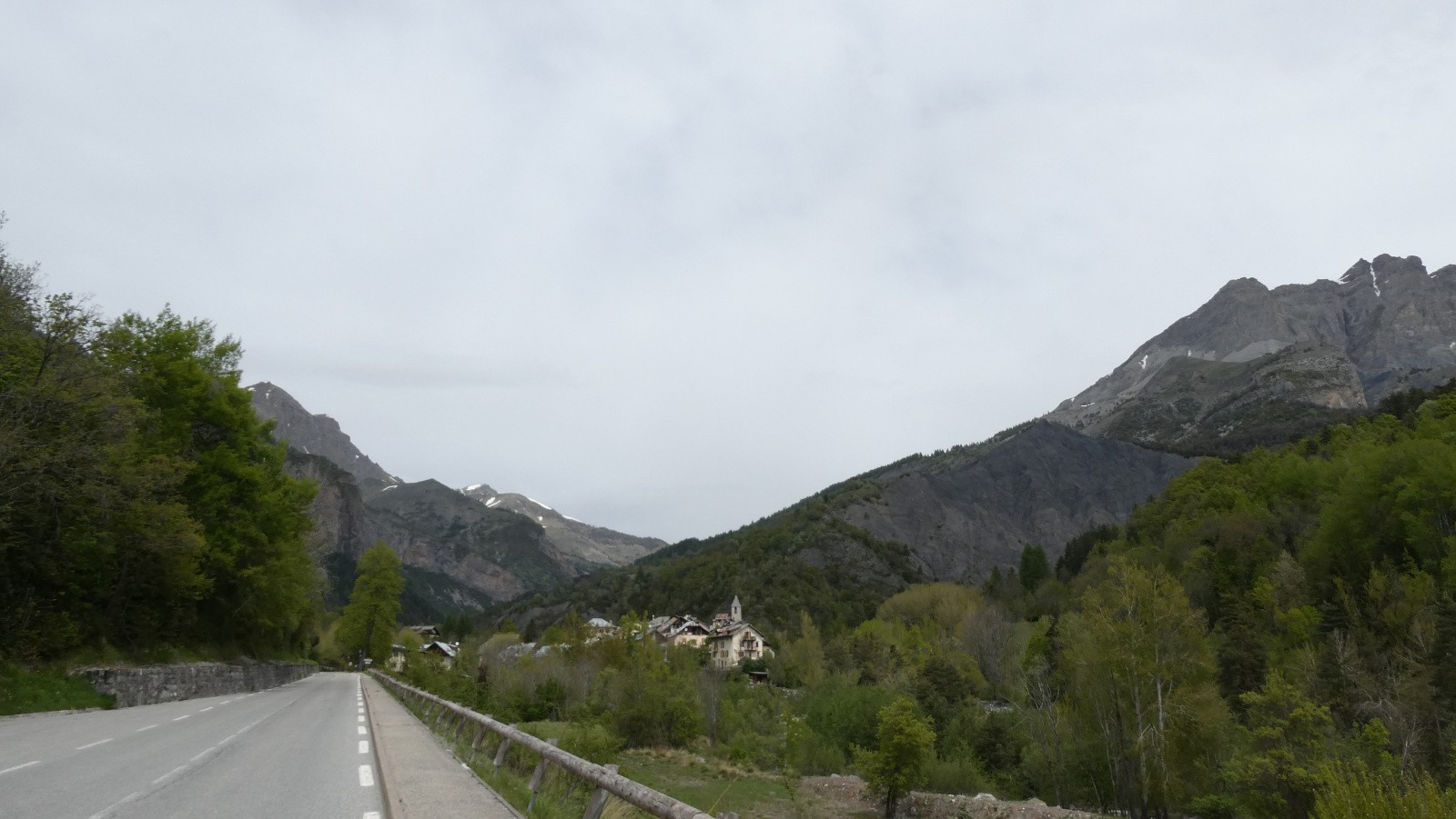 #25 Le village d Le village d'Entraunes