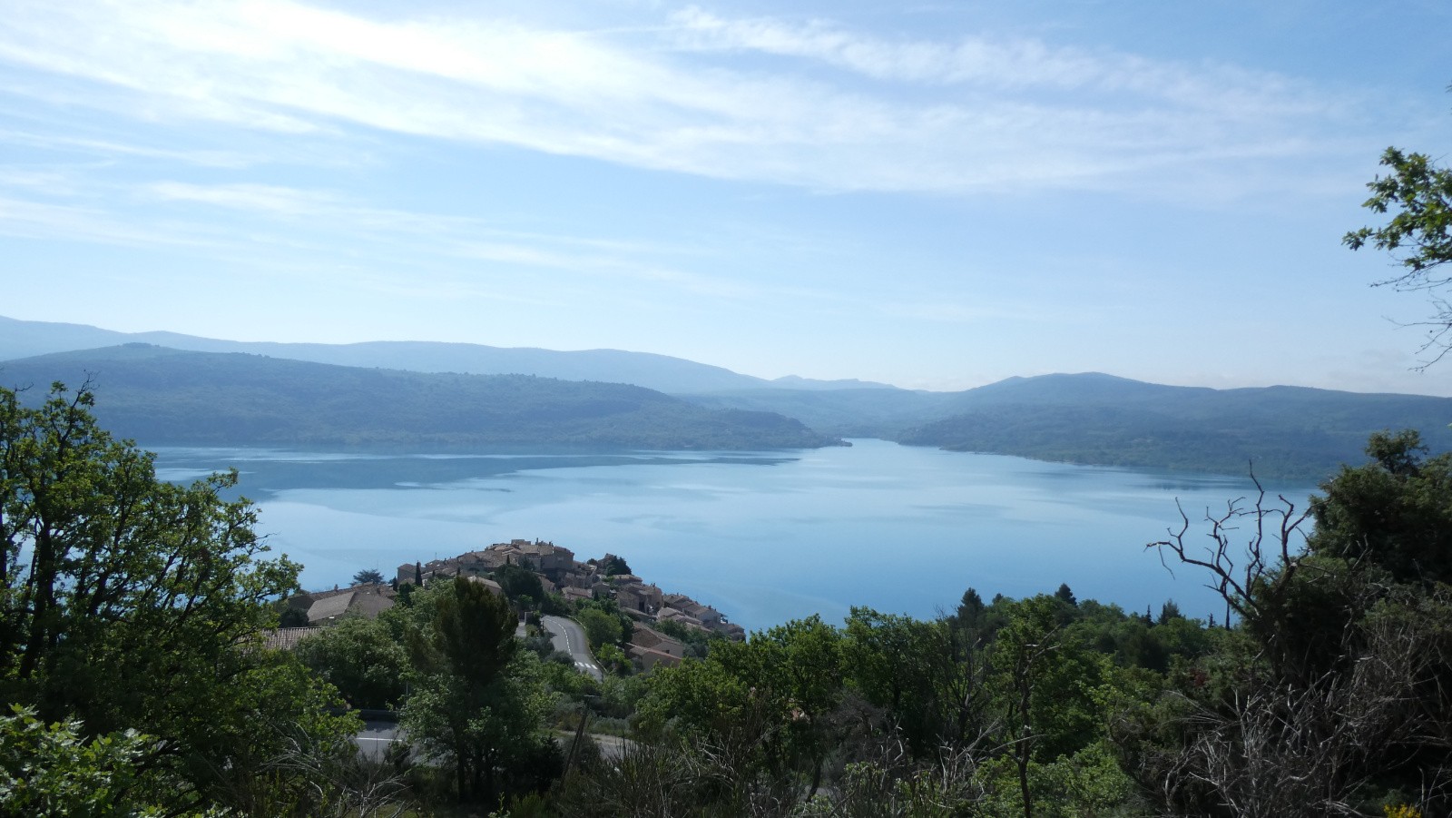 #9 Le village de Sainte Croix et le Lac Le village de Sainte Croix et le Lac