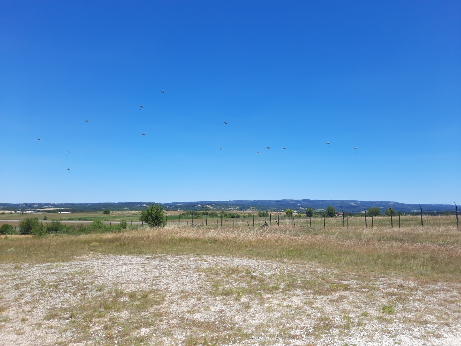 &nbsp;J3 Lâcher de parachutistes après Castres