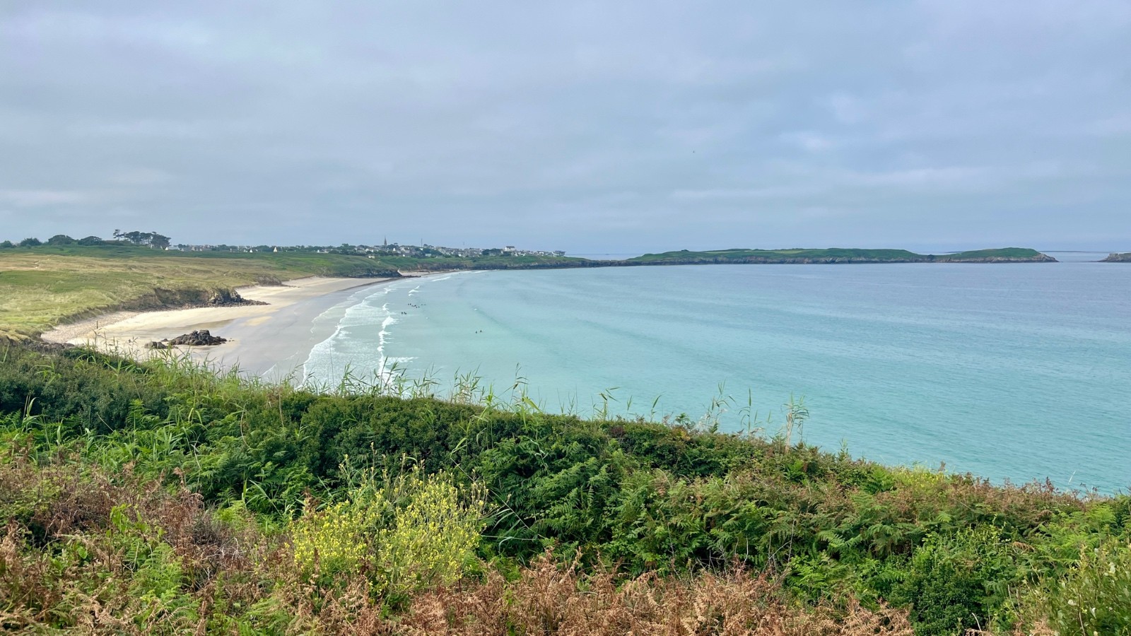Plage de 2.5 km bondée (si, si, il y a du monde)