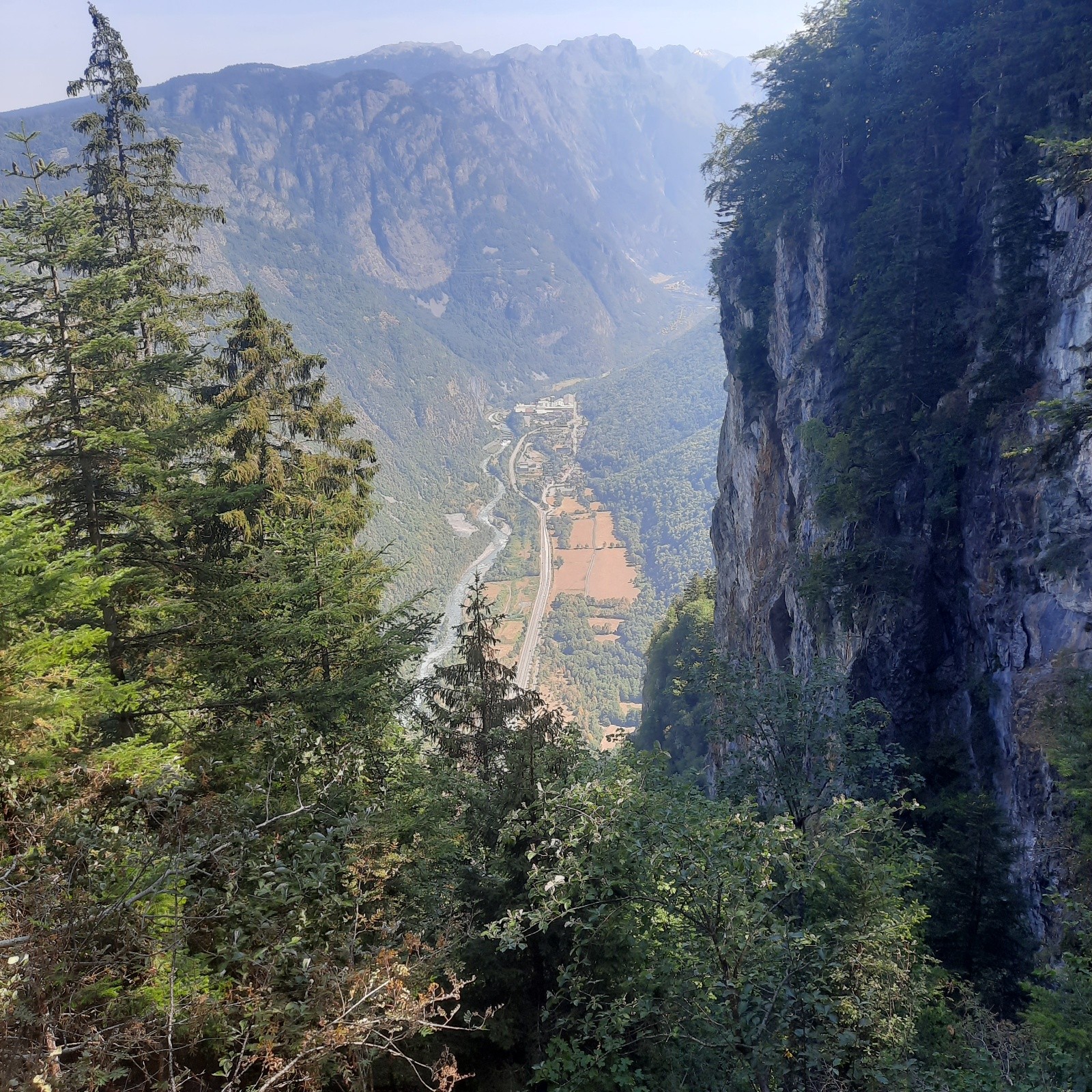#2 Un point de vue sur Séchilienne remarquable bien caché dans la montée à la Morte Un point de vue sur Séchilienne remarquable bien caché dans la montée à la Morte