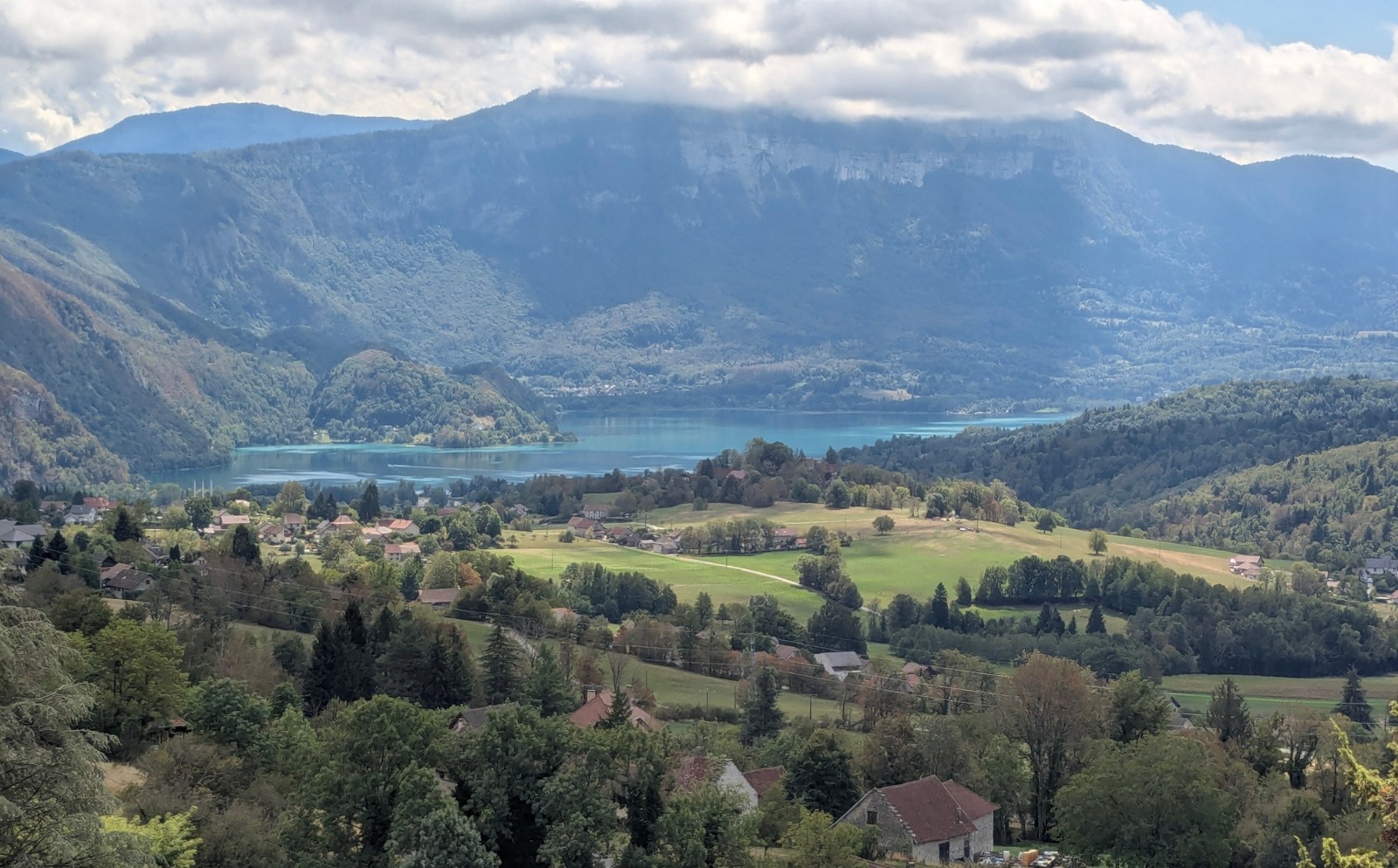 Retoir vers le lac d'Aiguebelette.