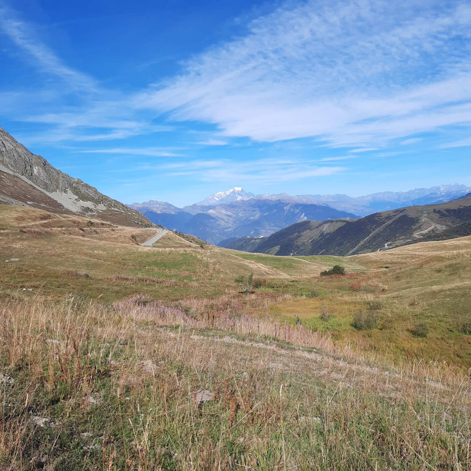 #6 Superbe vue sur les Monts Blanc, Aiguille des Glaciers et Grandes Jorasses Superbe vue sur les Monts Blanc, Aiguille des Glaciers et Grandes Jorasses