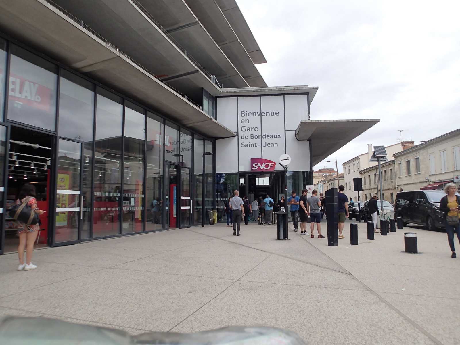#7 Après une traversée de Bordeaux chaotique pour cause de travaux d Après une traversée de Bordeaux chaotique pour cause de travaux d'installation du Tramway, j'arrive enfin à la gare...