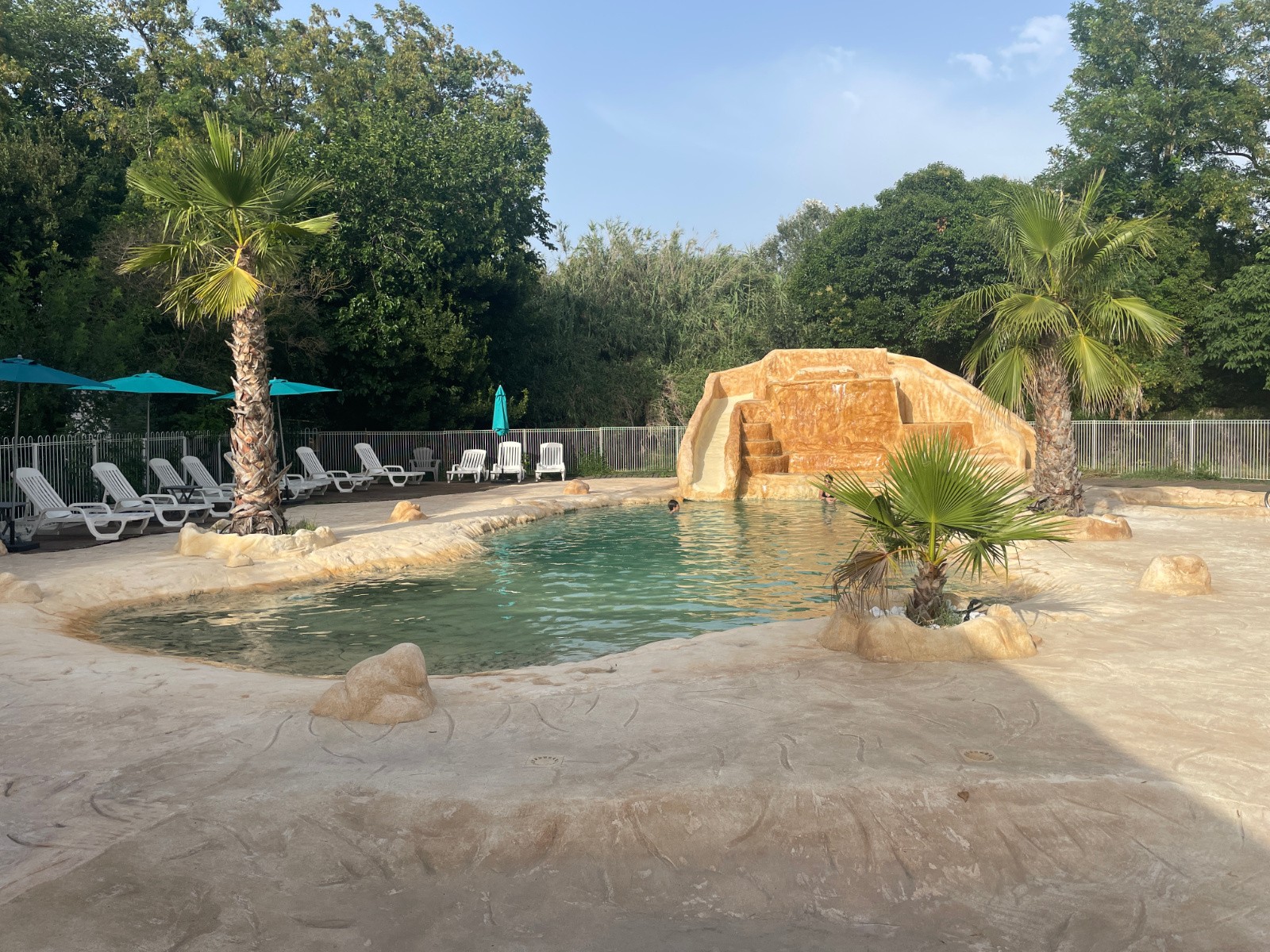 #15 Camping confortable avec piscine ... Camping confortable avec piscine ...