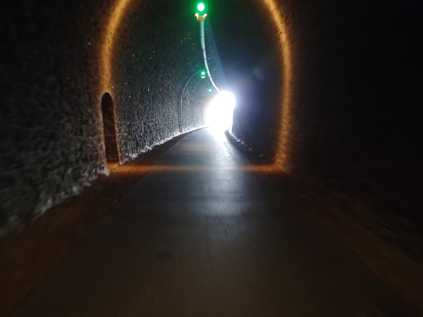 #4 Étonnant ce tunnel sur la voie verte, bonne idée de récupération ! Étonnant ce tunnel sur la voie verte, bonne idée de récupération !