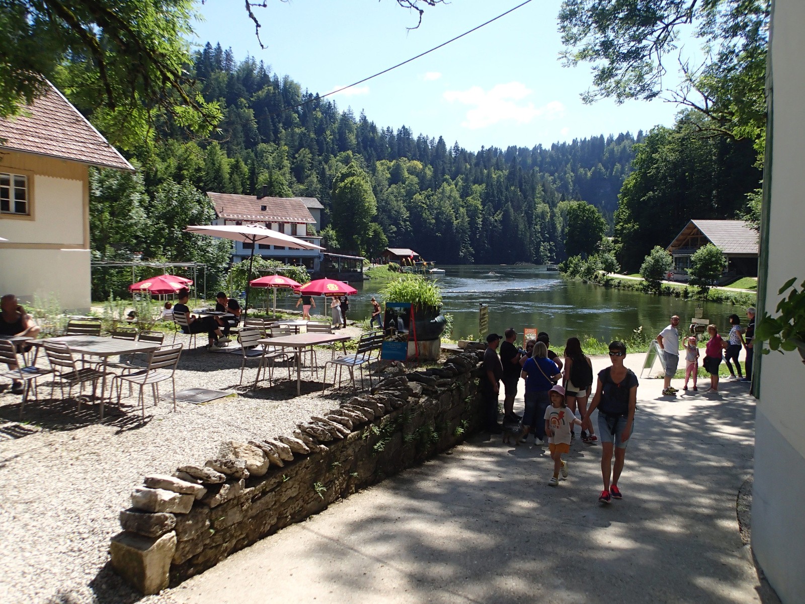#10 En amont du "saut", le Doubs est très calme mais ça va dure pas !!! En amont du \